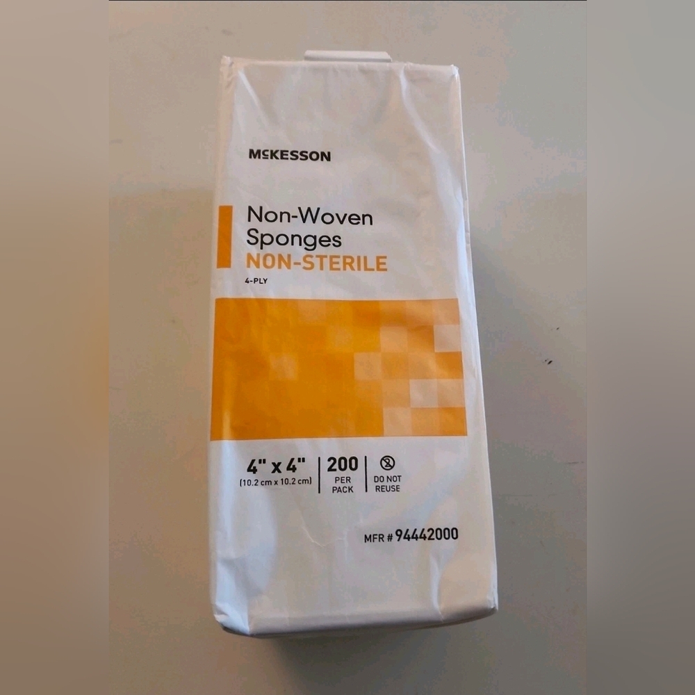 McKesson Non-Woven Sponges Non-Sterile 4-Ply (4" × 4") 200 Total - Picture 2 of 7
